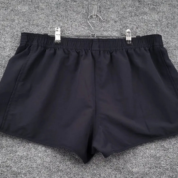 Vineyard Vines Performance Shorts in Black - Picture 2 of 5